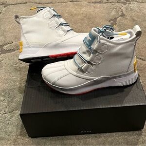 NIB Sorel Out N About boots